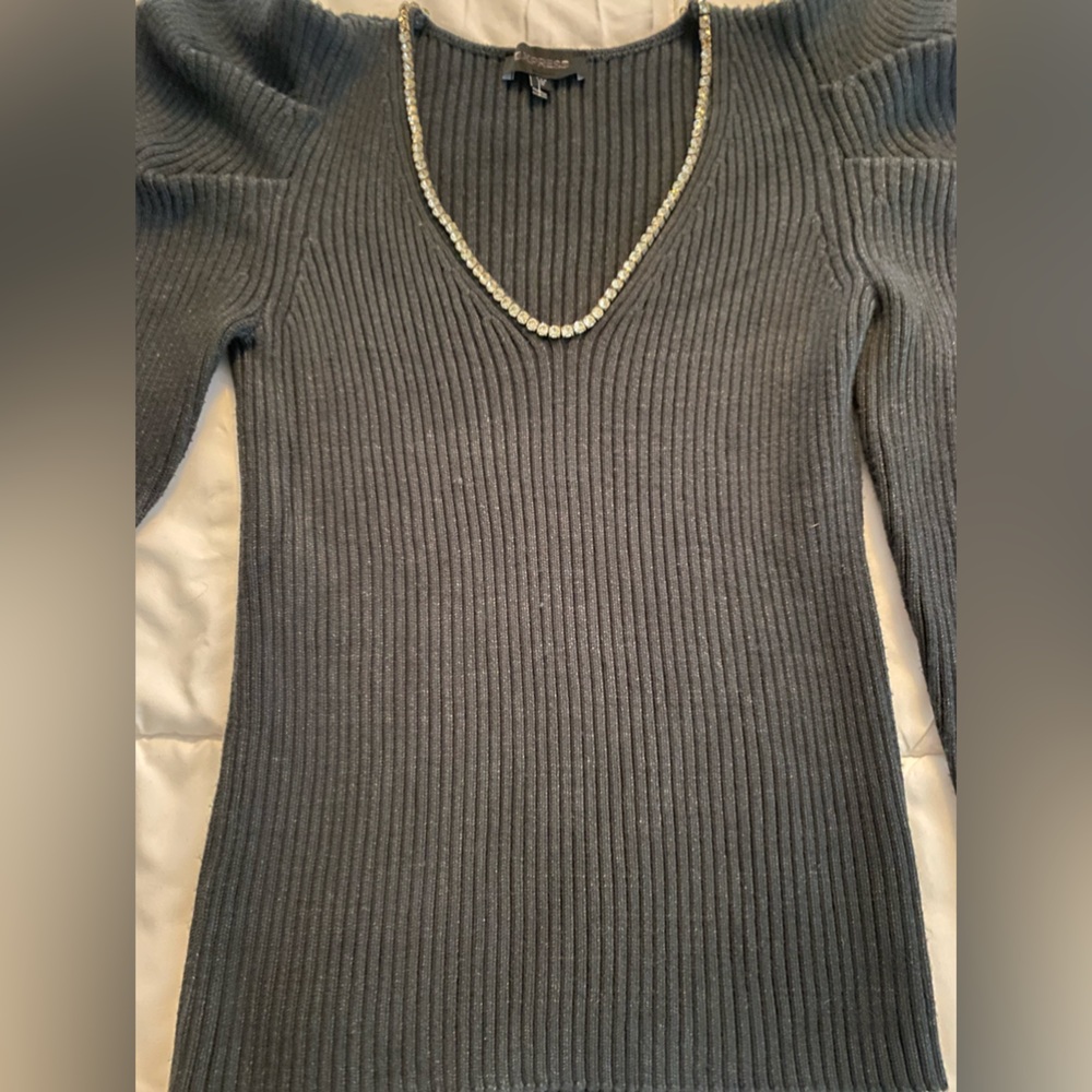 Ladies Express green v neck sweater with rhinestones new never worn